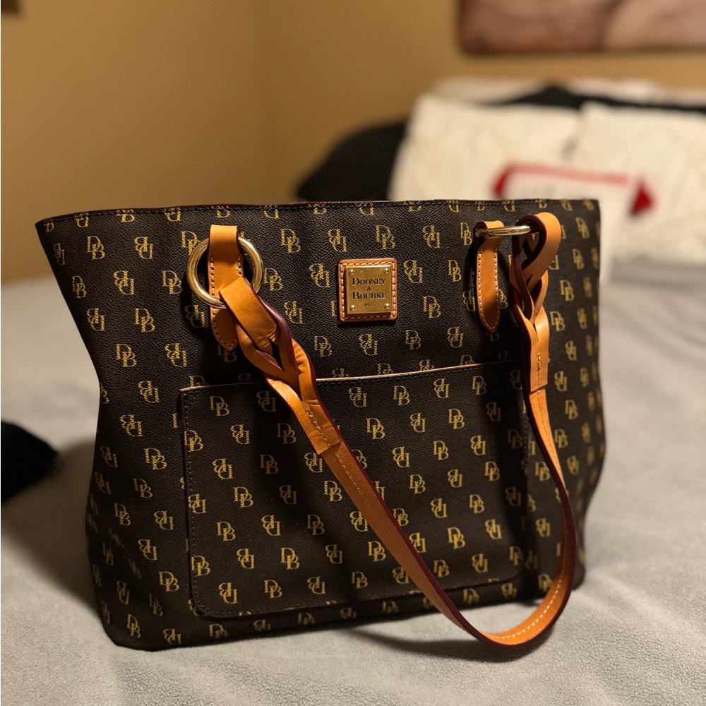 Dooney & Bourke tote